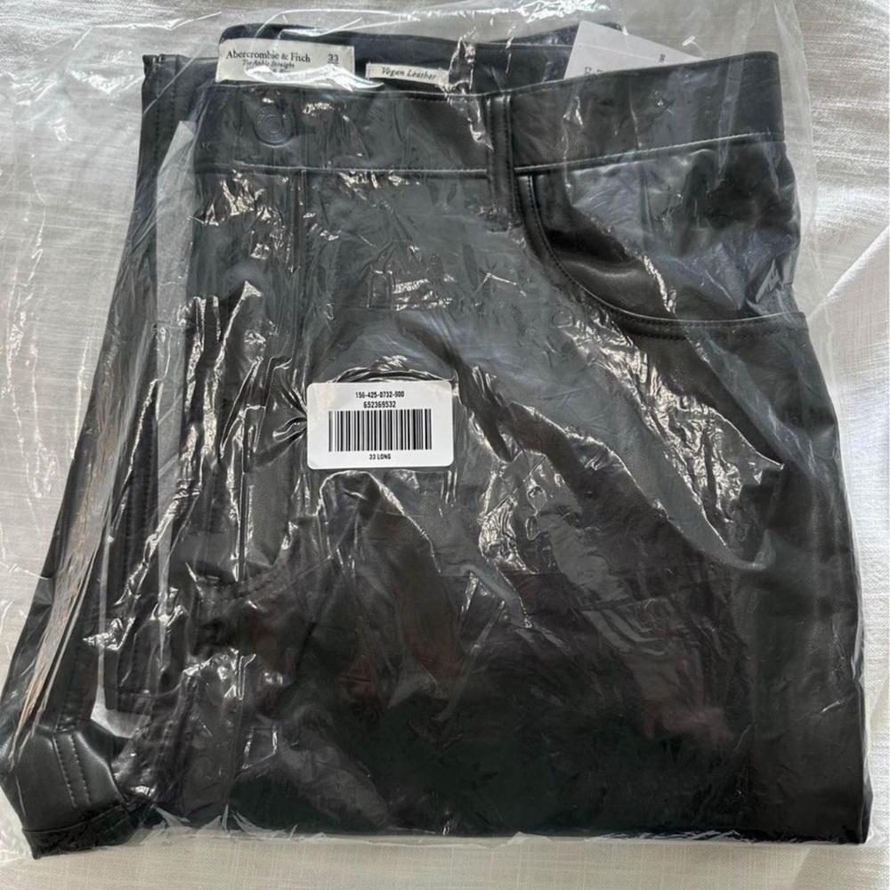 Abercrombie - Curve Love - Vegan Leather Ankle Straight Pant - 33Long - Picture 3 of 3
